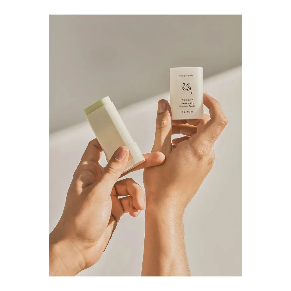 Matte Sun Stick: Mugwort Camelia SPF 50  PA    