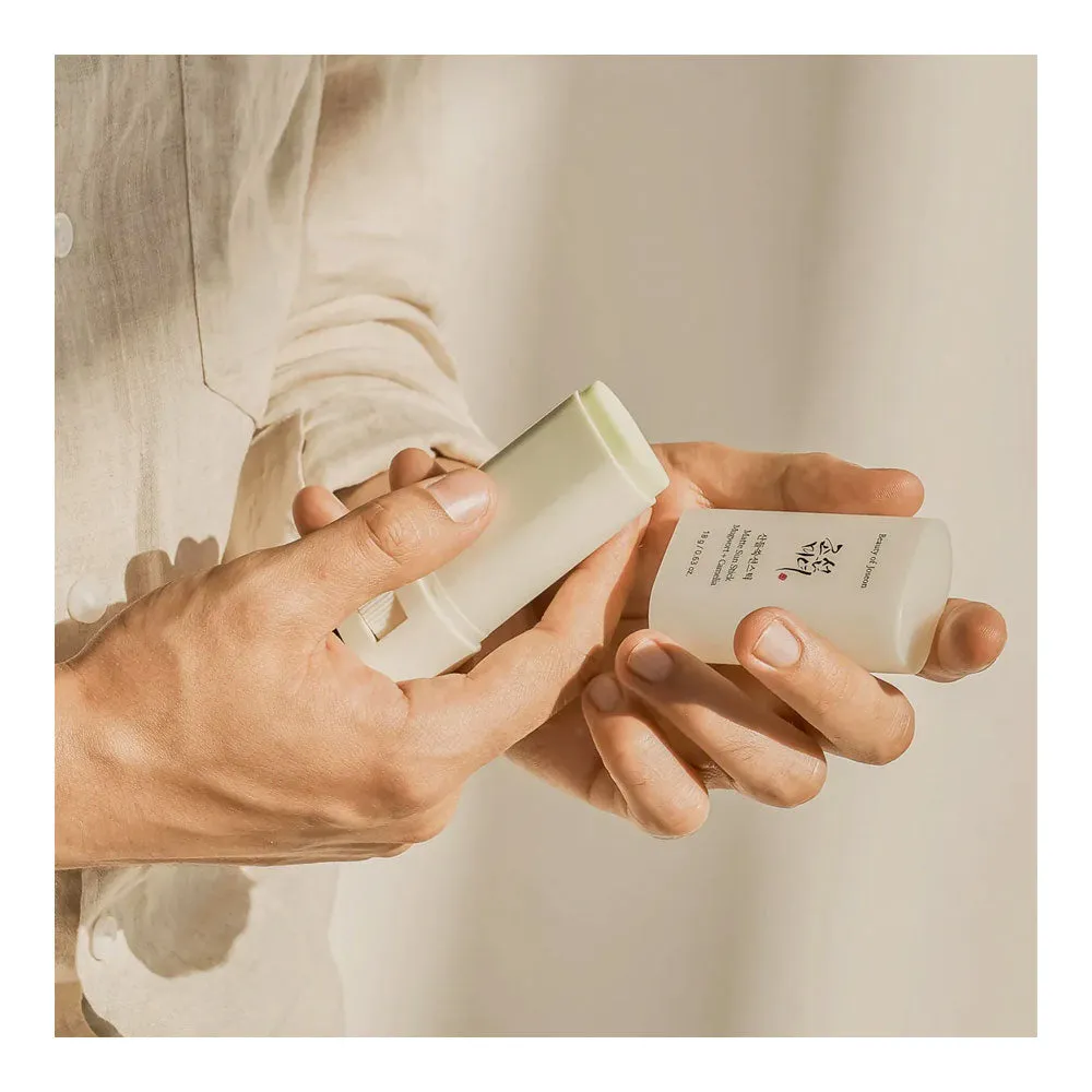Matte Sun Stick: Mugwort Camelia SPF 50  PA    