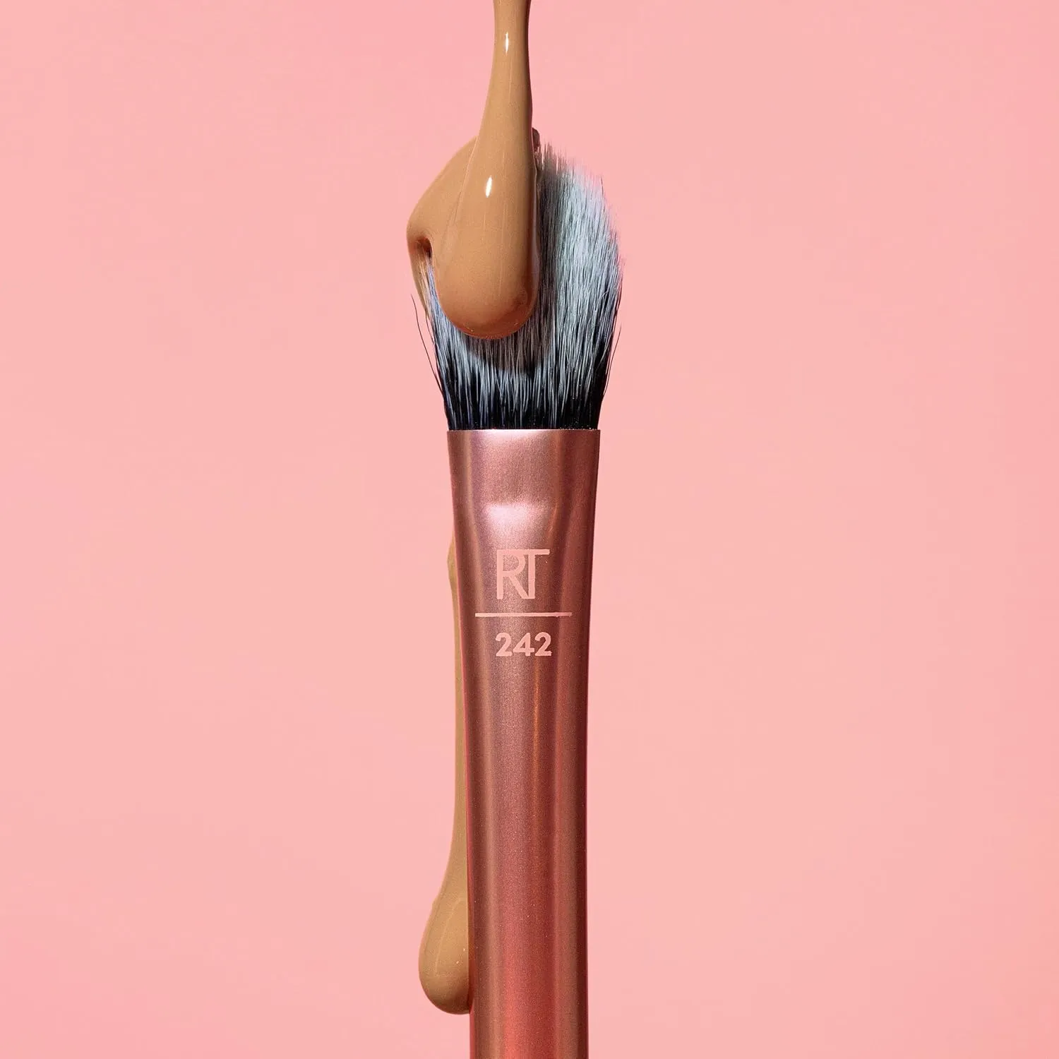 Real Techniques Brightening Concealer Makeup Brush, Viral Kitten Paw Brush Conceals Under Eyes, & Imperfections, Cover Dark Circles, For Brightener & Concealer, RT 242 Brush, Cruelty-Free, 1 Count